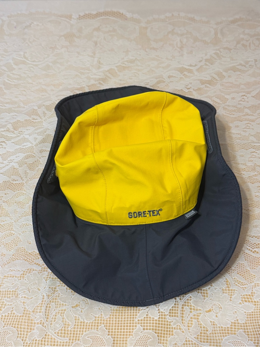 Outdoor Research Goretex Waterproof Hat Black and Yellow size XL